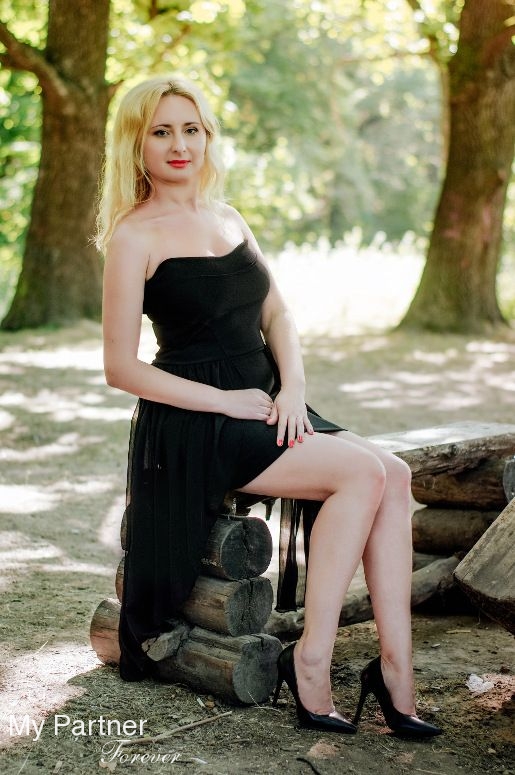 Dating Site to Meet Stunning Ukrainian Woman Irina from Poltava, Ukraine