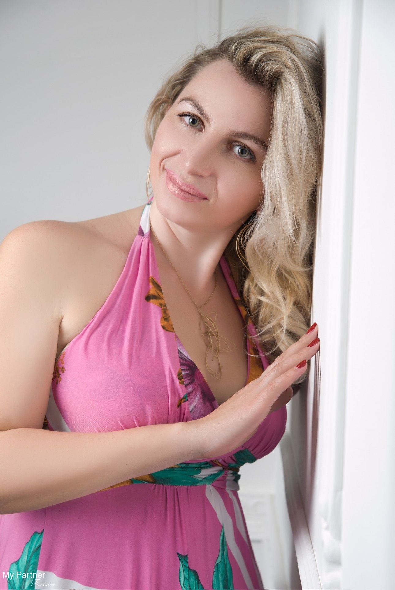 Online Dating with Sexy Ukrainian Woman Yuliya from Cherkasy, Ukraine
