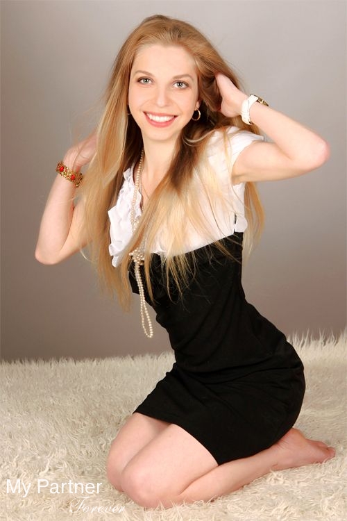 Online Dating with Stunning Ukrainian Girl Evgeniya from Sumy, Ukraine
