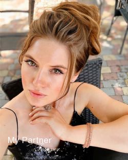 Dating Service to Meet Sexy Ukrainian Girl Viktoriya from Kiev, Ukraine