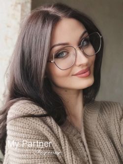 Dating Service to Meet Stunning Ukrainian Woman Adel from Odessa, Ukraine