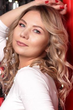 Dating with Beautiful Belarusian Lady Nataliya from Grodno, Belarus