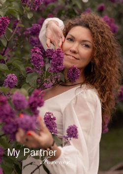 Dating with Charming Ukrainian Woman Elena from Kiev, Ukraine