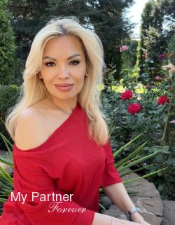 Dating with Sexy Ukrainian Woman Ella from Krivoj Rog, Ukraine