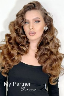 Datingsite to Meet Beautiful Belarusian Lady Aleksandra from Minsk, Belarus