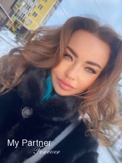 Online Dating with Pretty Ukrainian Girl Anzhelika from Kiev, Ukraine