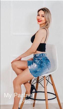 Online Dating with Sexy Ukrainian Girl Viktoriya from Odessa, Ukraine