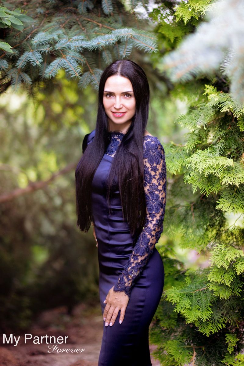 Dating with Gorgeous Ukrainian Girl Elena from Kharkov, Ukraine