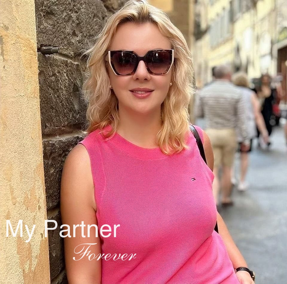 Dating Service to Meet Beautiful Ukrainian Lady Irina from Vinnitsa, Ukraine