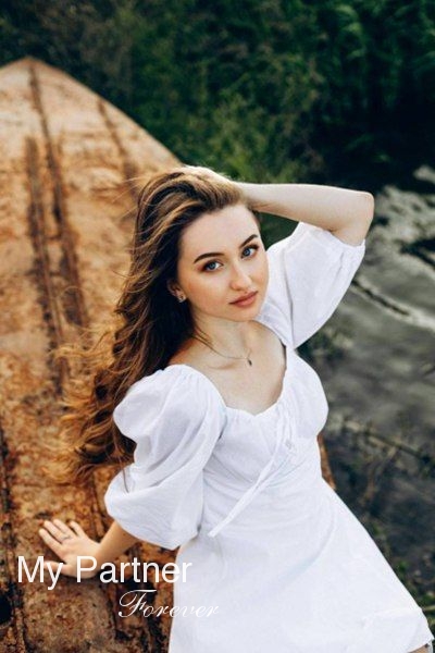 Dating Service to Meet Beautiful Ukrainian Lady Nadezhda from Krivoj Rog, Ukraine