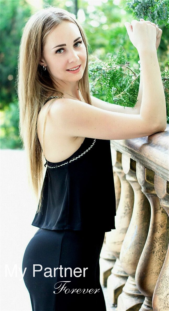Dating Service to Meet Beautiful Ukrainian Woman Inna from Melitopol, Ukraine