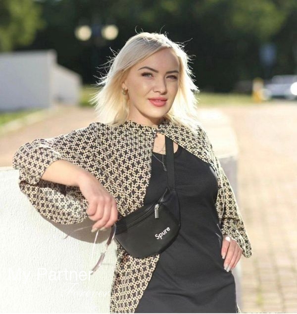 Dating Service to Meet Beautiful Ukrainian Woman Olena from Odessa, Ukraine
