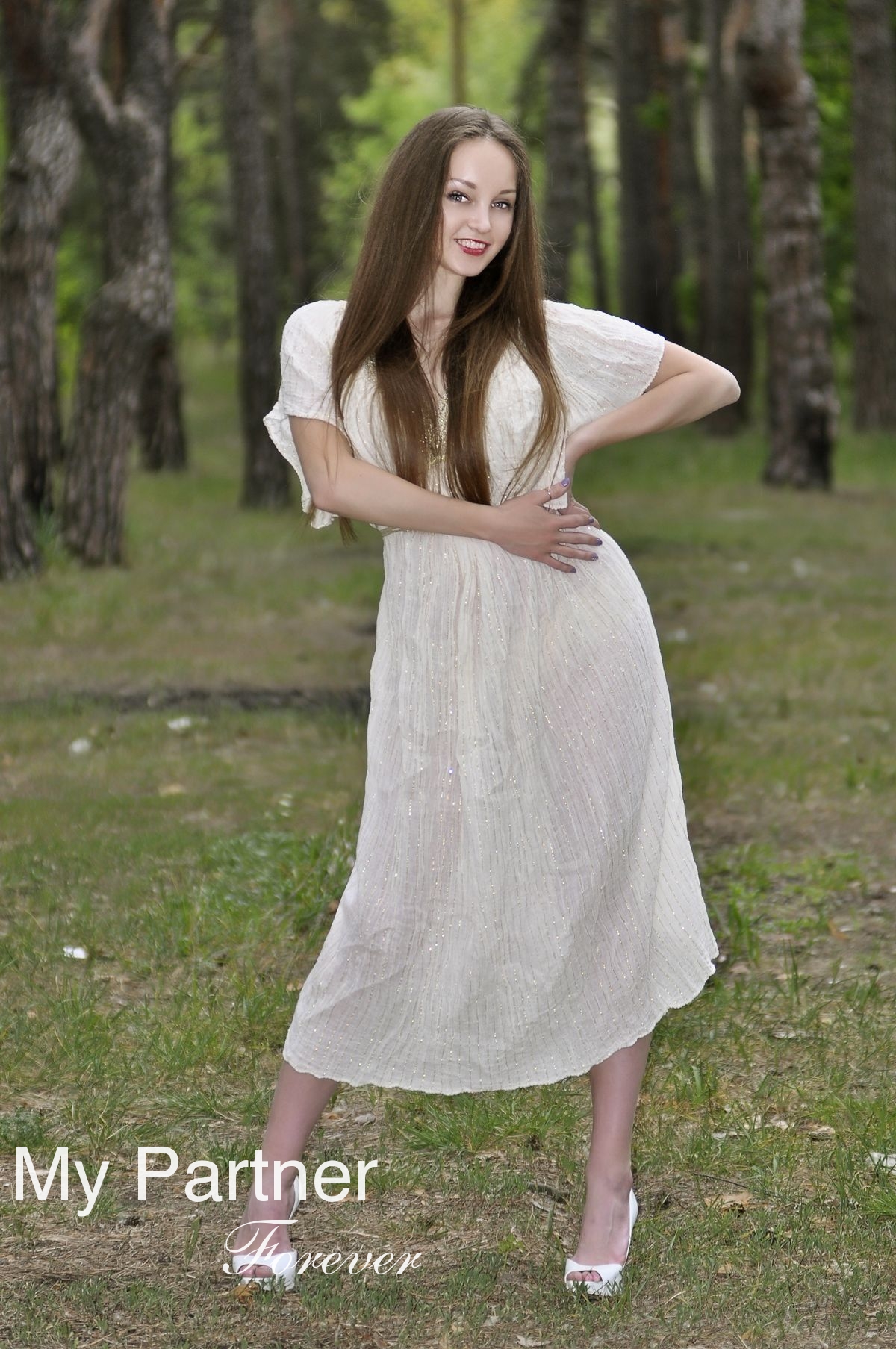 Dating Service to Meet Charming Ukrainian Girl Anna from Kiev, Ukraine