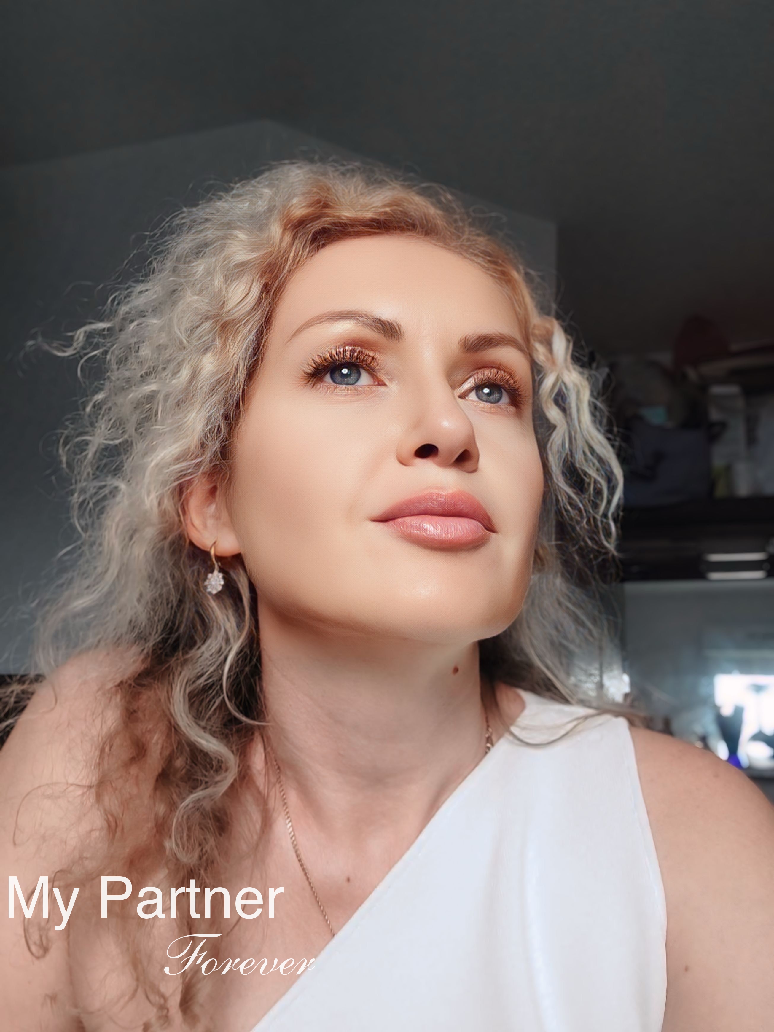 Dating Service to Meet Charming Ukrainian Girl Larisa from Kharkov, Ukraine