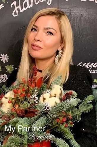 Dating Service to Meet Gorgeous Russian Lady Mariya from Almaty, Kazakhstan