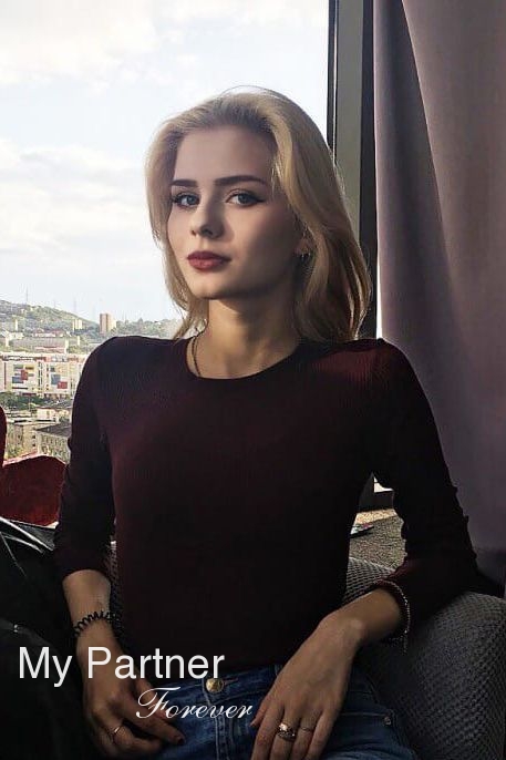 Dating Service to Meet Gorgeous Russian Woman Svetlana from Almaty, Kazakhstan