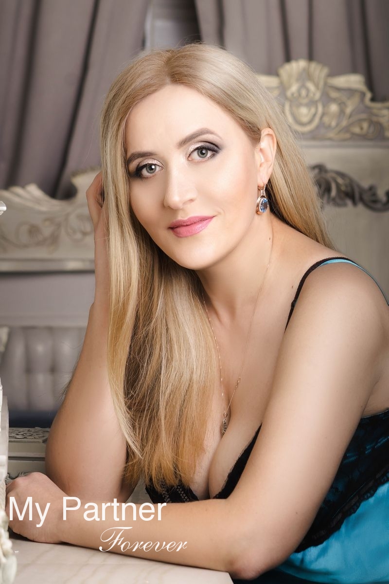 Dating Service to Meet Gorgeous Ukrainian Girl Larisa from Nikolaev, Ukraine