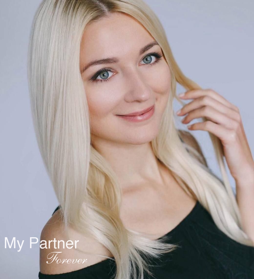 Dating Service to Meet Gorgeous Ukrainian Girl Yanina from Kiev, Ukraine