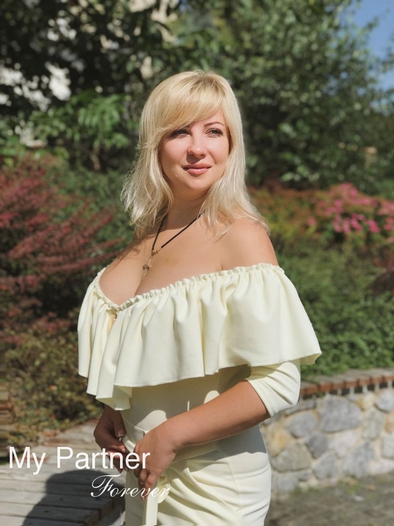 Dating Service to Meet Gorgeous Ukrainian Lady Anna from Vinnitsa, Ukraine