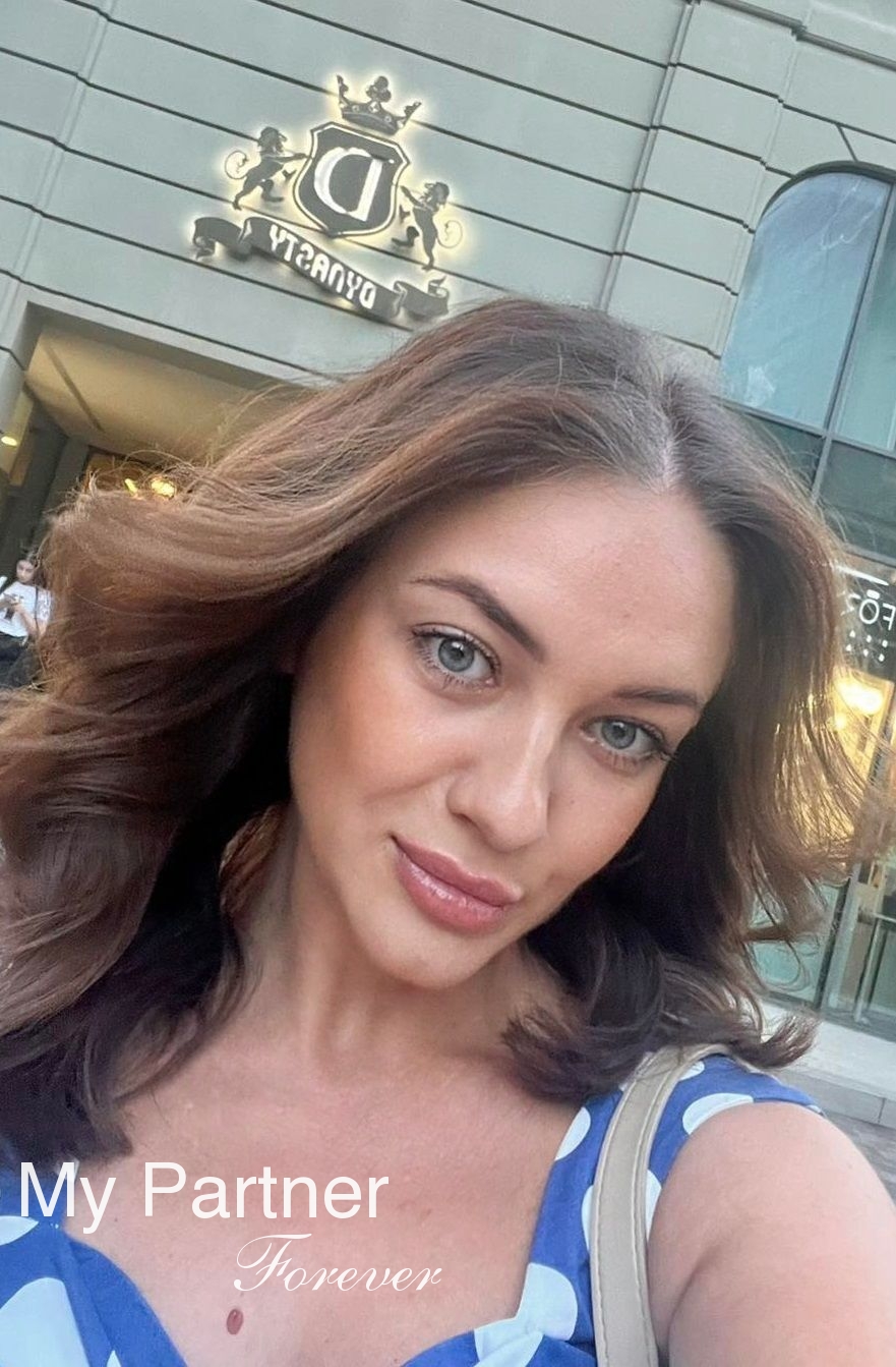 Dating Service to Meet Gorgeous Ukrainian Lady Yuliya from Kiev, Ukraine