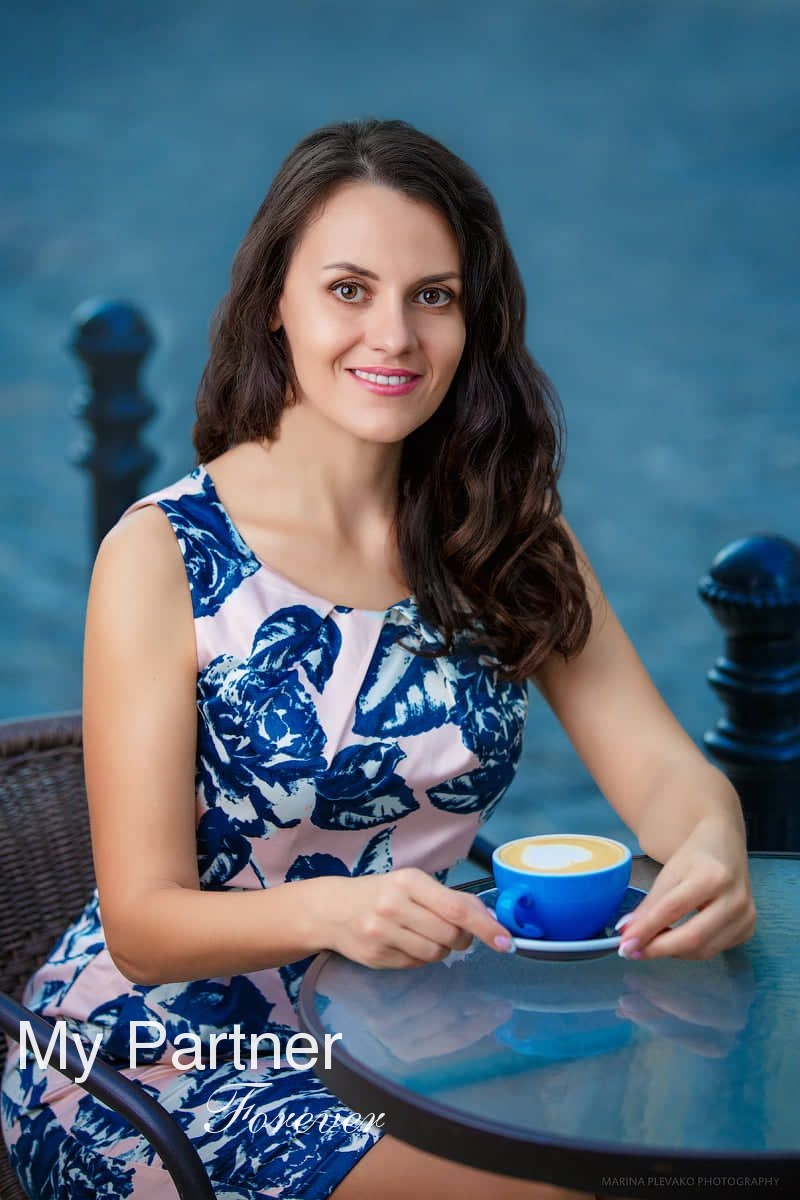 Dating Service to Meet Gorgeous Ukrainian Woman Alla from Kiev, Ukraine