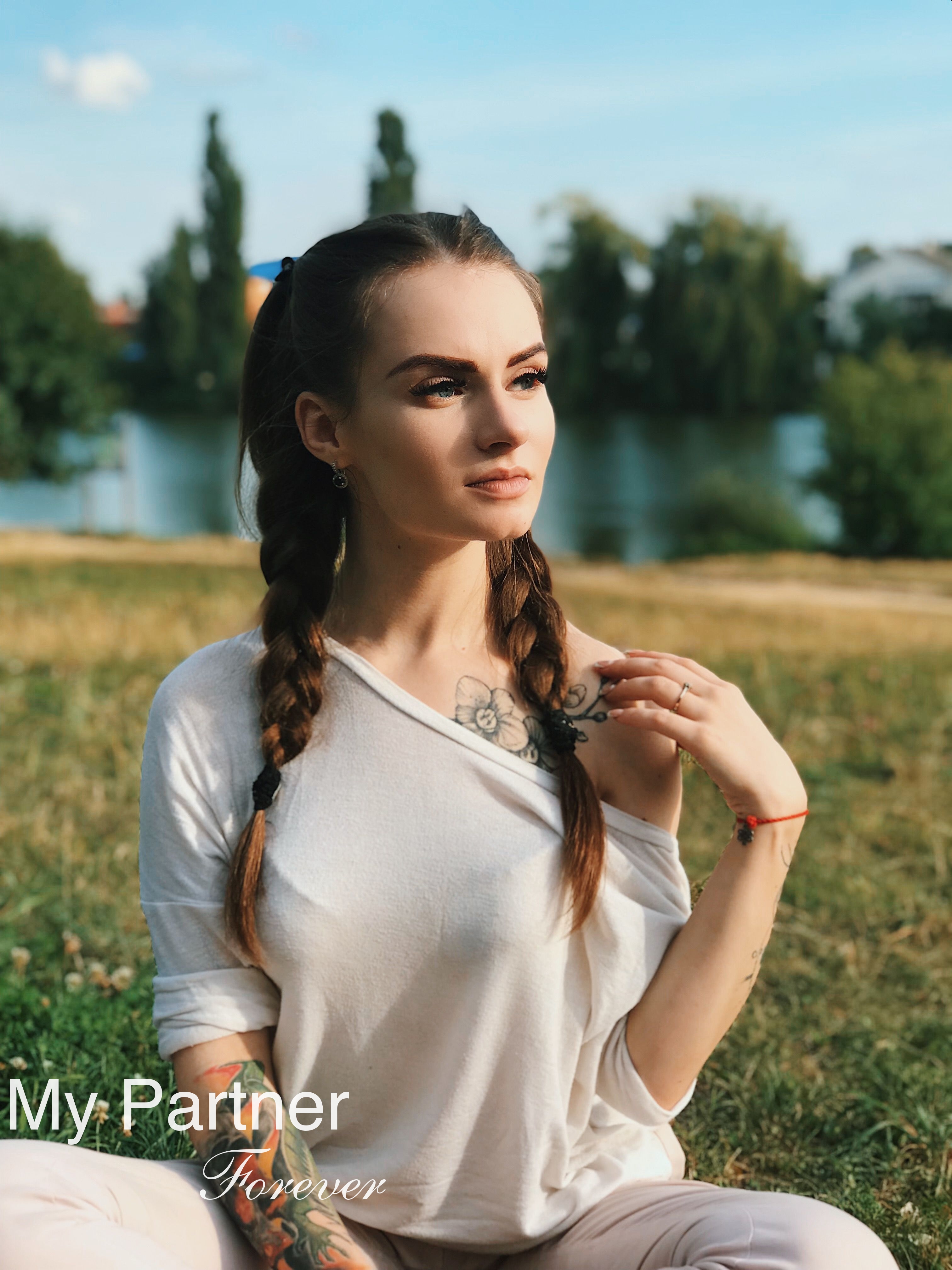 Dating Service to Meet Gorgeous Ukrainian Woman Katrina from Vinnitsa, Ukraine