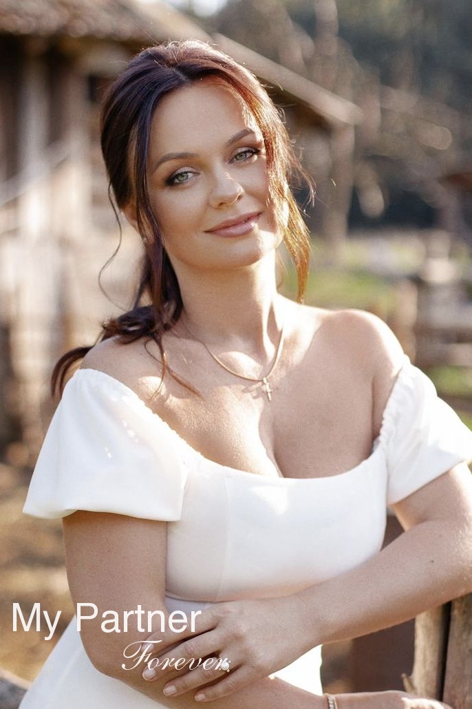 Dating Service to Meet Pretty Ukrainian Girl Galina from Lvov, Ukraine