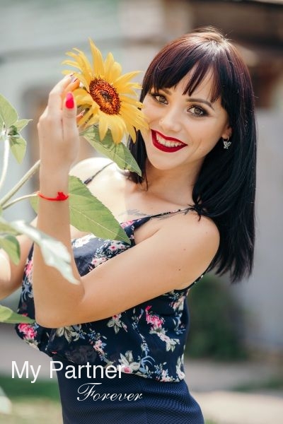 Dating Service to Meet Pretty Ukrainian Girl Romanna from Zaporozhye, Ukraine