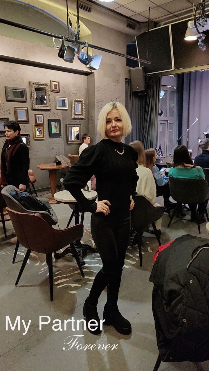 Dating Service to Meet Pretty Ukrainian Girl Yana from Kiev, Ukraine