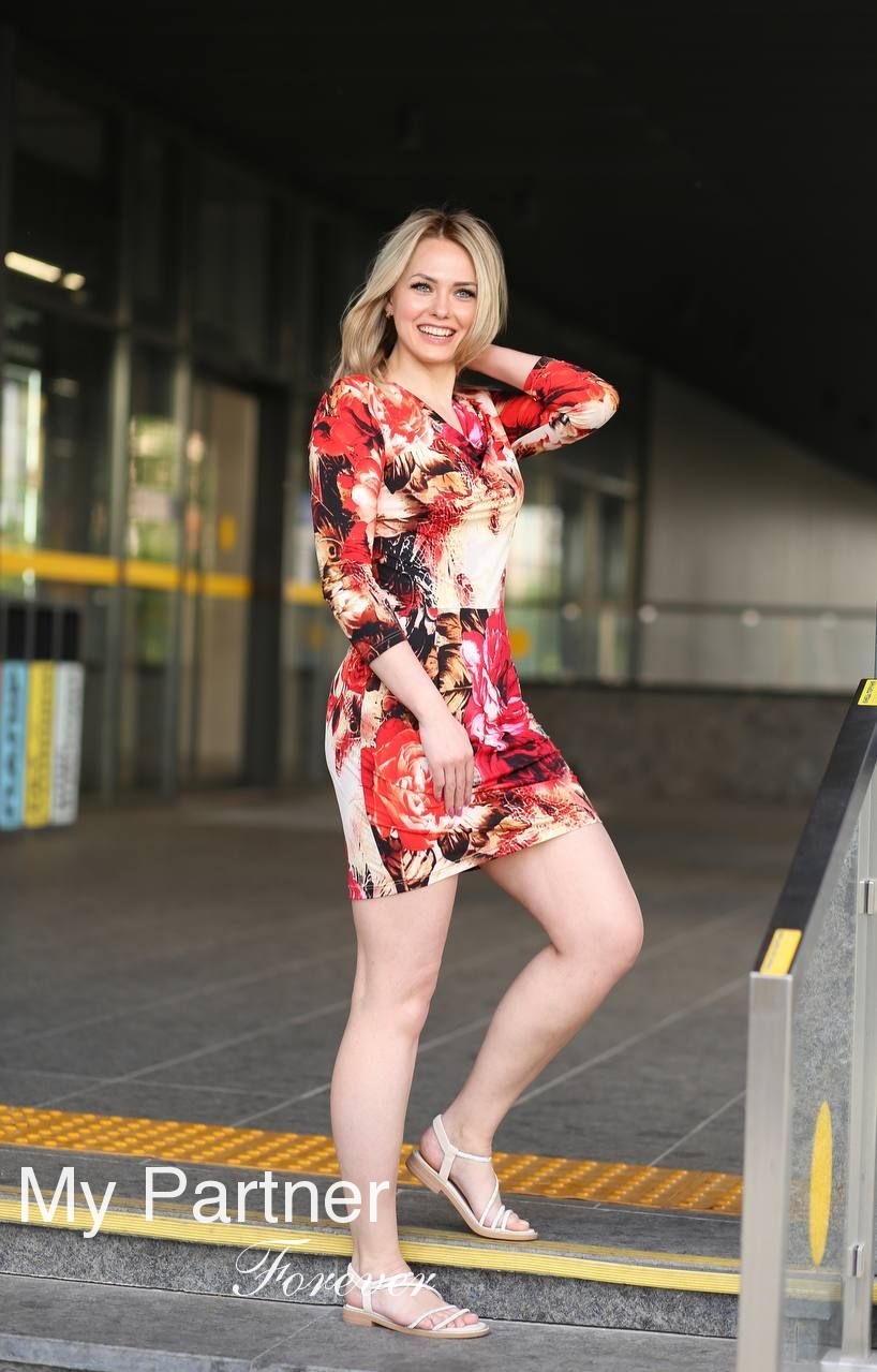 Dating Service to Meet Pretty Ukrainian Woman Alena from Kiev, Ukraine