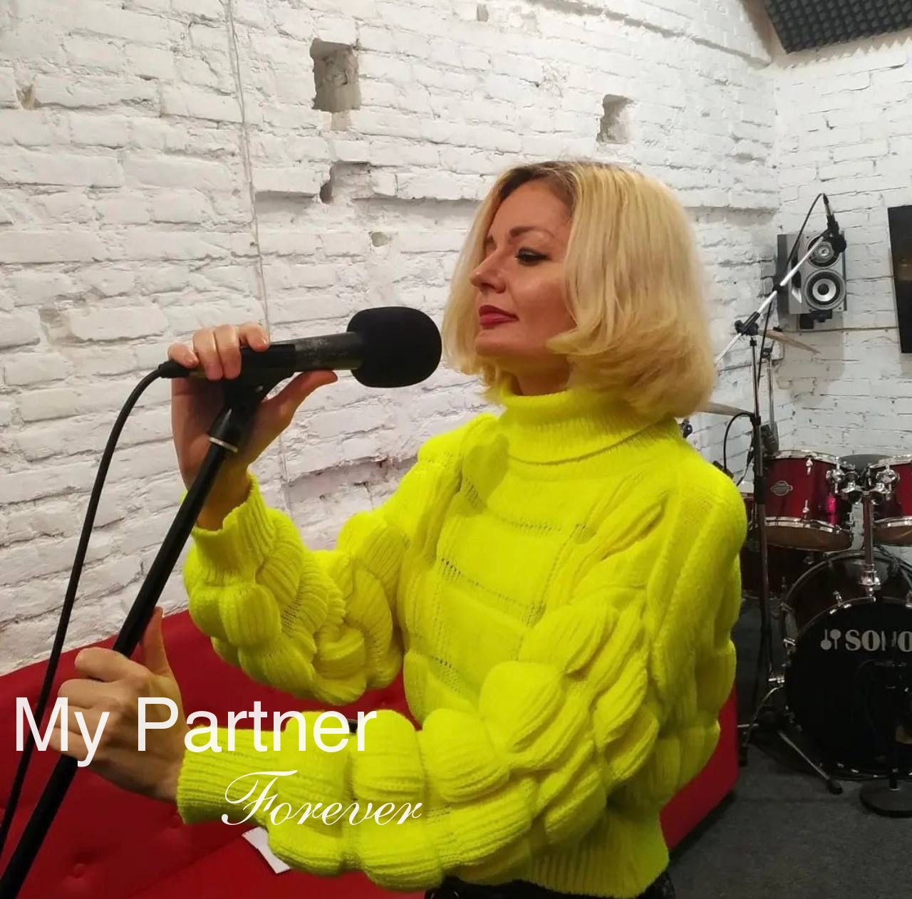 Dating Service to Meet Sexy Ukrainian Girl Yana from Kiev, Ukraine
