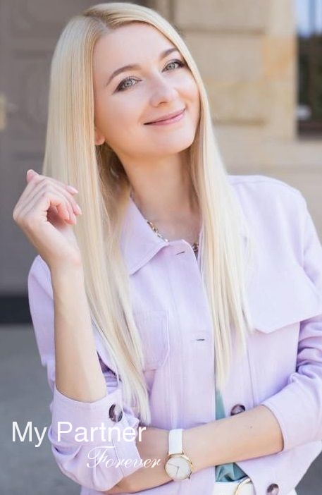 Dating Service to Meet Sexy Ukrainian Girl Yanina from Kiev, Ukraine