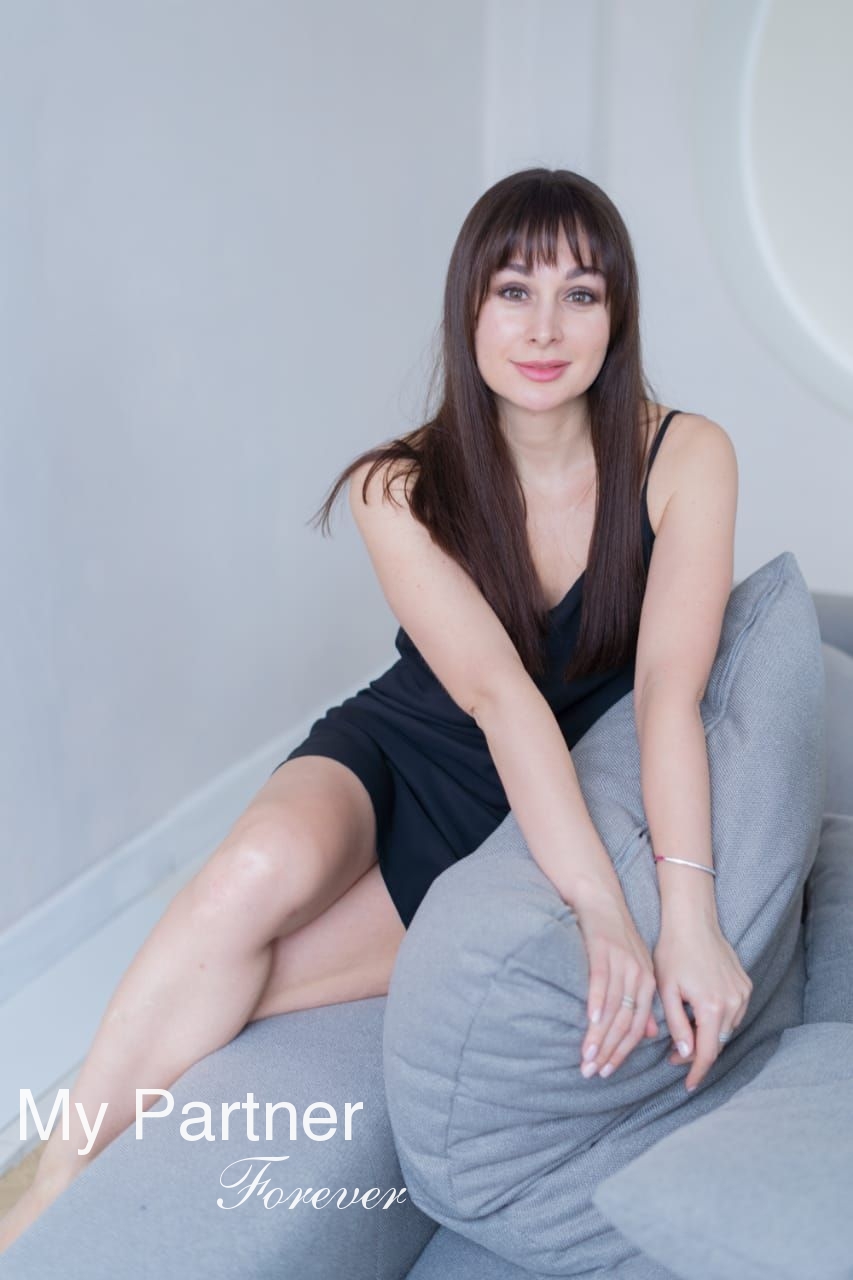Dating Service to Meet Sexy Ukrainian Girl Yuliya from Kiev, Ukraine