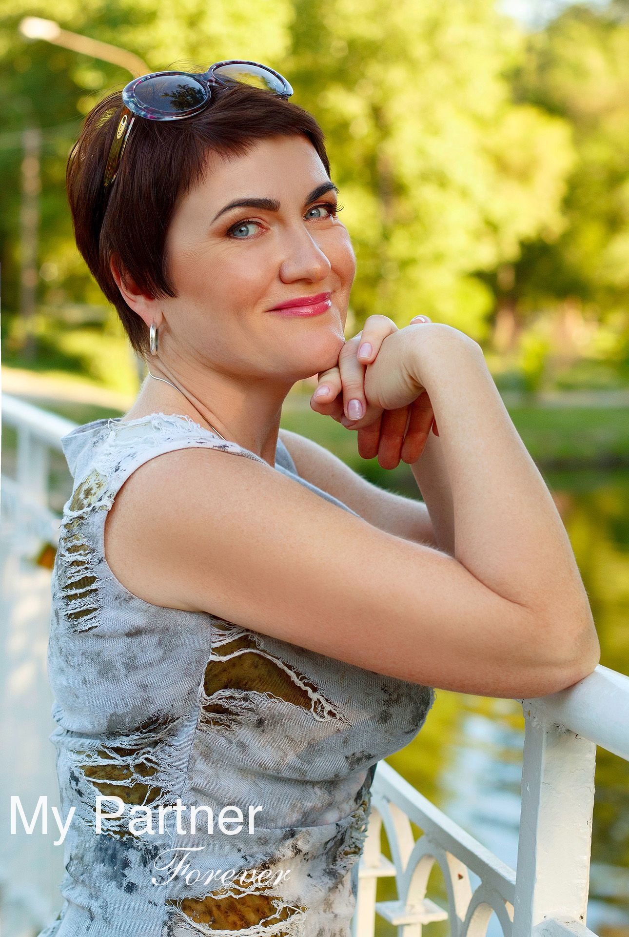 Dating Service to Meet Single Ukrainian Woman Elena from Zaporozhye, Ukraine