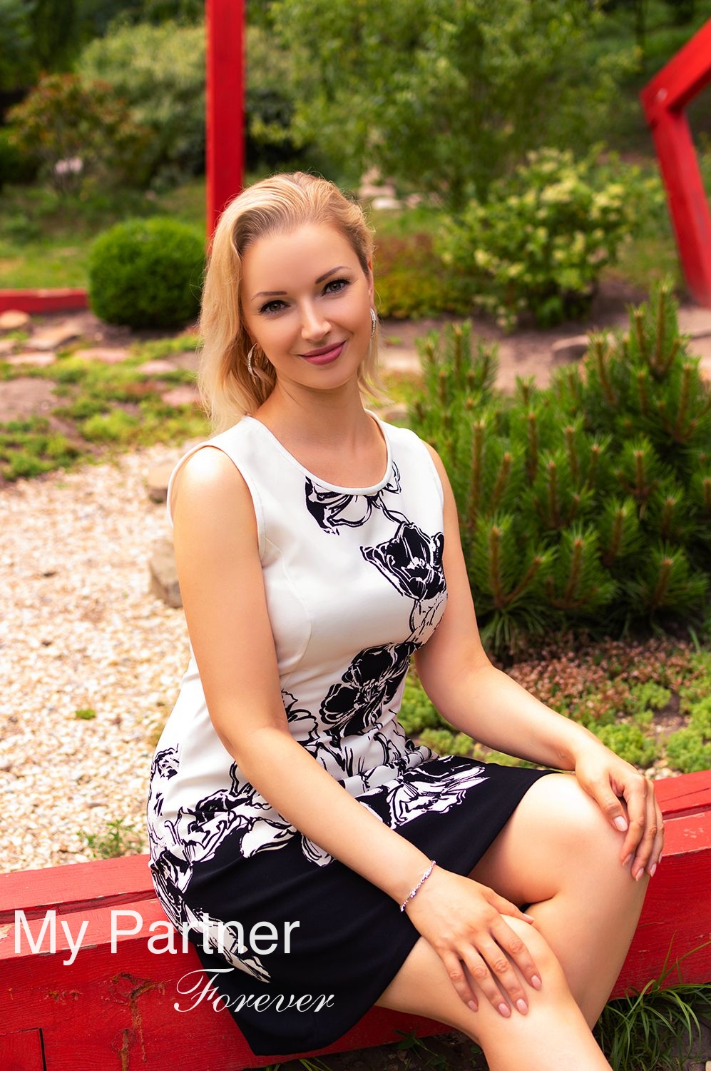 Dating Service to Meet Single Ukrainian Woman Nadezhda from Kiev, Ukraine