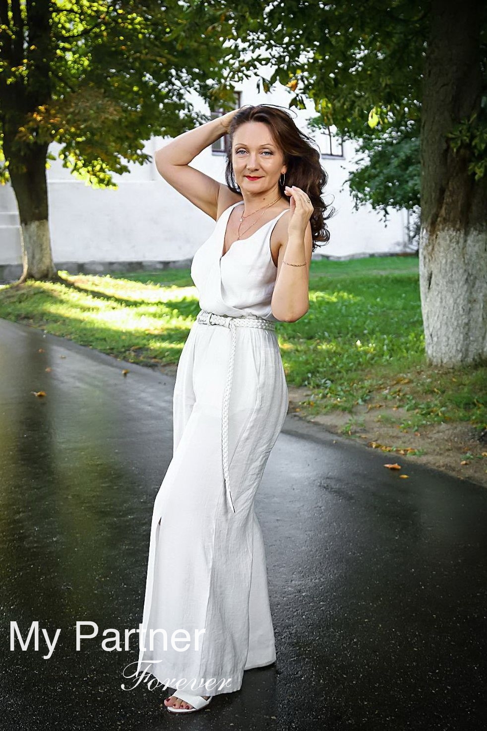Dating Service to Meet Stunning Belarusian Woman Elena from Slonim, Belarus