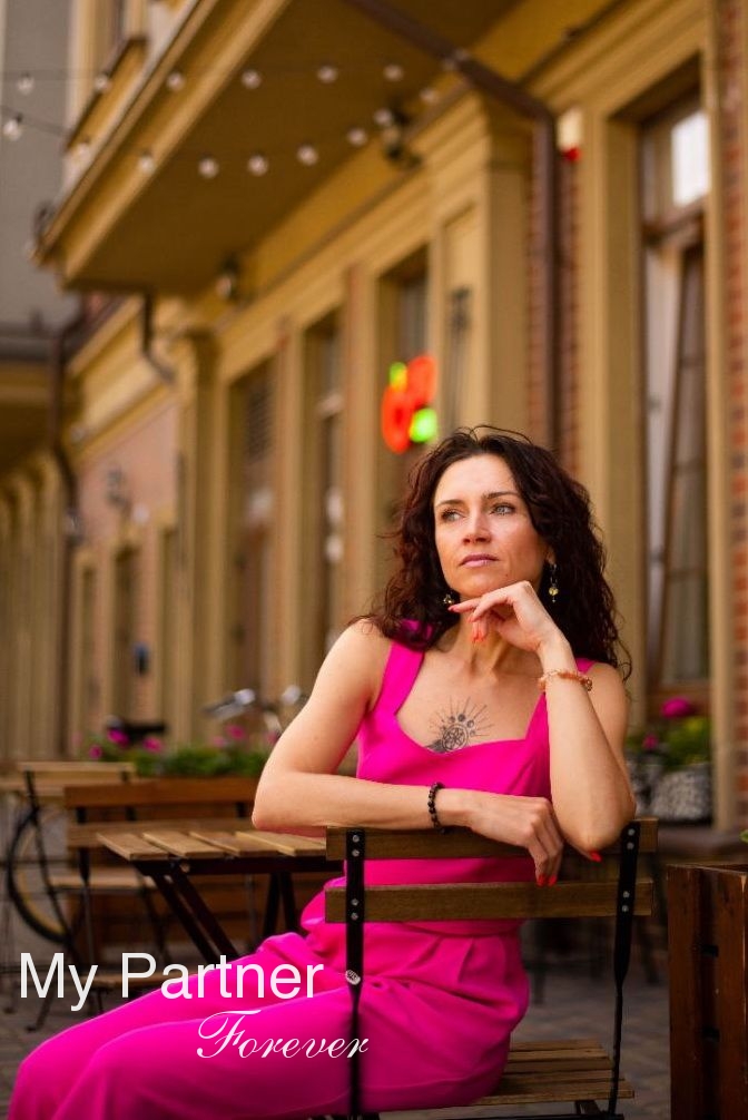 Dating Service to Meet Stunning Russian Woman Elena from Kaliningrad, Russia