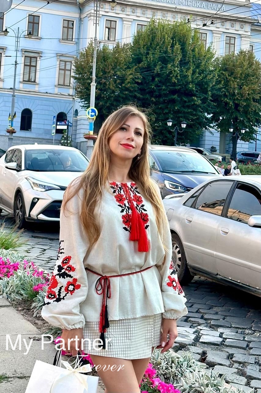 Dating Service to Meet Stunning Ukrainian Girl Nataliya from Krivoj Rog, Ukraine