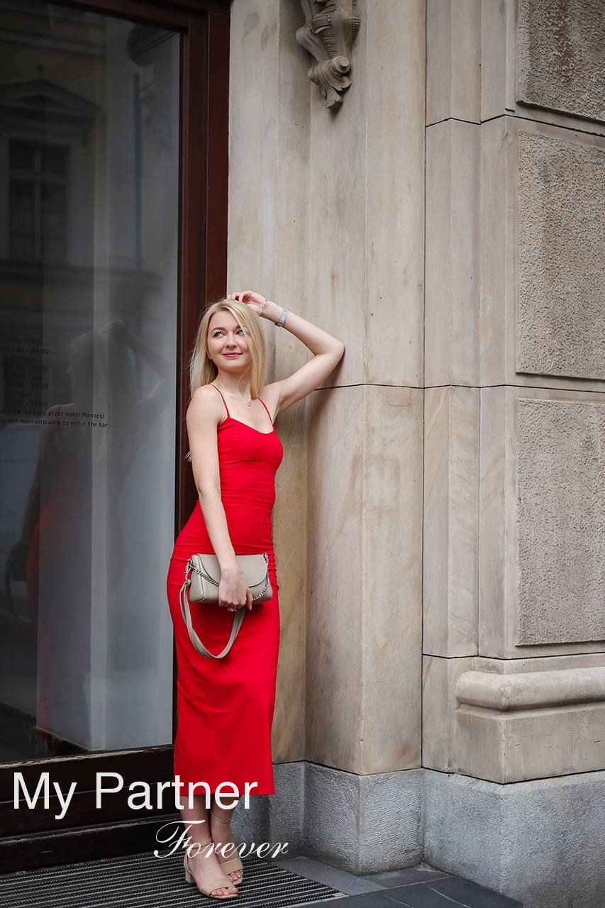 Dating Service to Meet Stunning Ukrainian Girl Yanina from Kiev, Ukraine