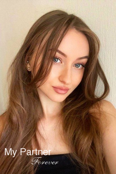Dating Service to Meet Stunning Ukrainian Lady Nadezhda from Krivoj Rog, Ukraine