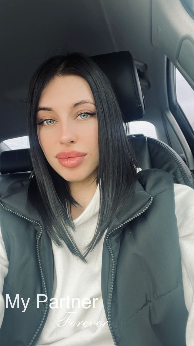 Dating Service to Meet Stunning Ukrainian Woman Irina from Odessa, Ukraine