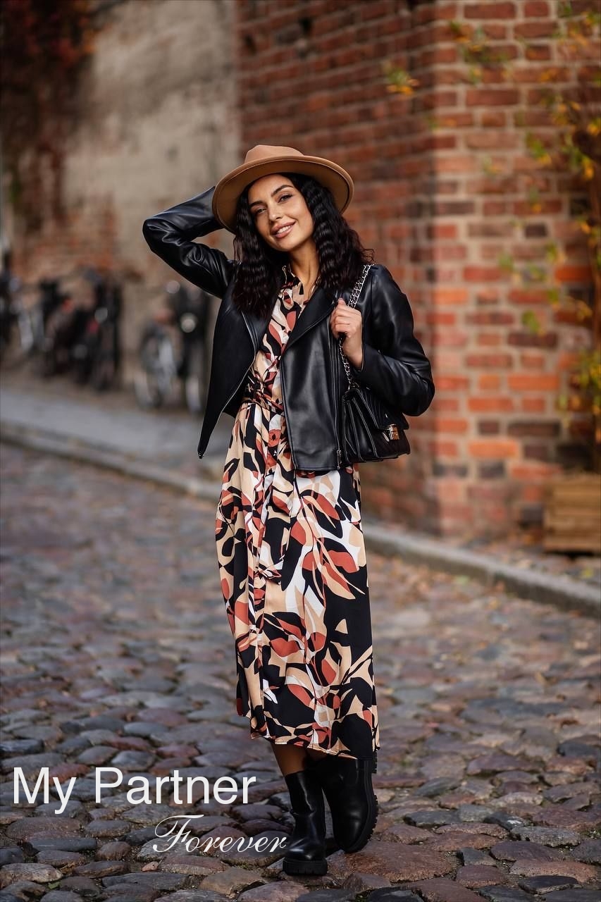 Dating Site to Meet Charming Ukrainian Woman Elena from Kharkov, Ukraine