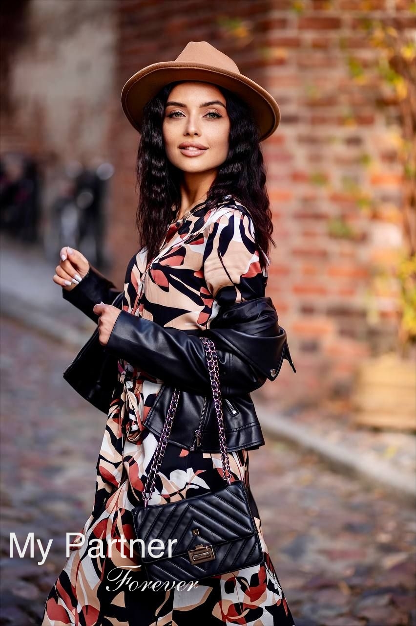 Dating Site to Meet Gorgeous Ukrainian Woman Elena from Kharkov, Ukraine