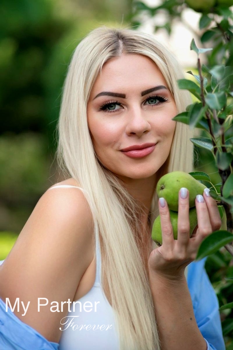 Dating Site to Meet Sexy Ukrainian Woman Yuliya from Krivoj Rog, Ukraine