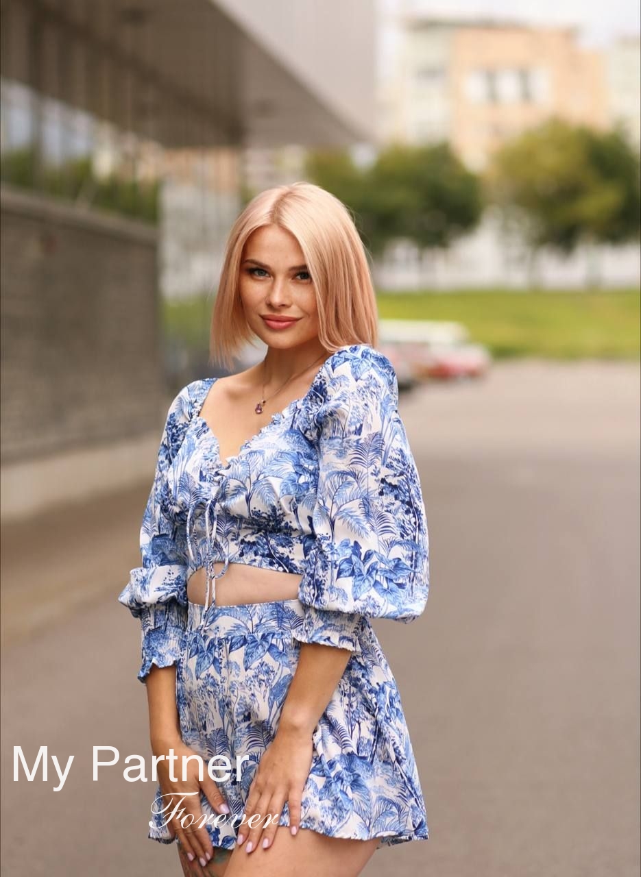 Dating Site to Meet Single Ukrainian Woman Yuliya from Kiev, Ukraine
