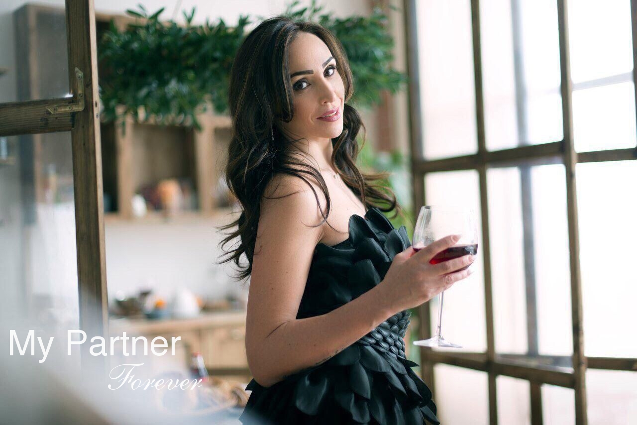 Dating Site to Meet Stunning Ukrainian Girl Tatiyana from Kharkov, Ukraine