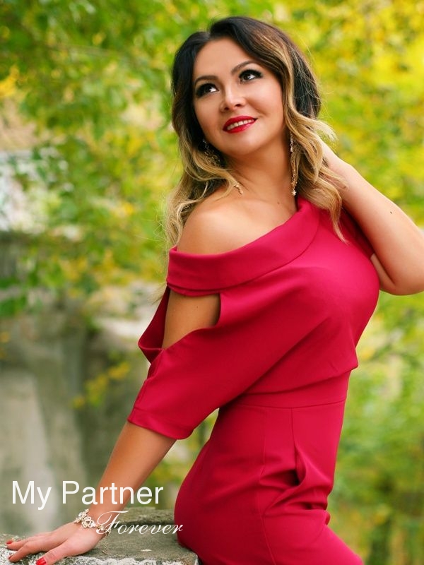 Dating Site to Meet Stunning Ukrainian Lady Yuliya from Nikolaev, Ukraine