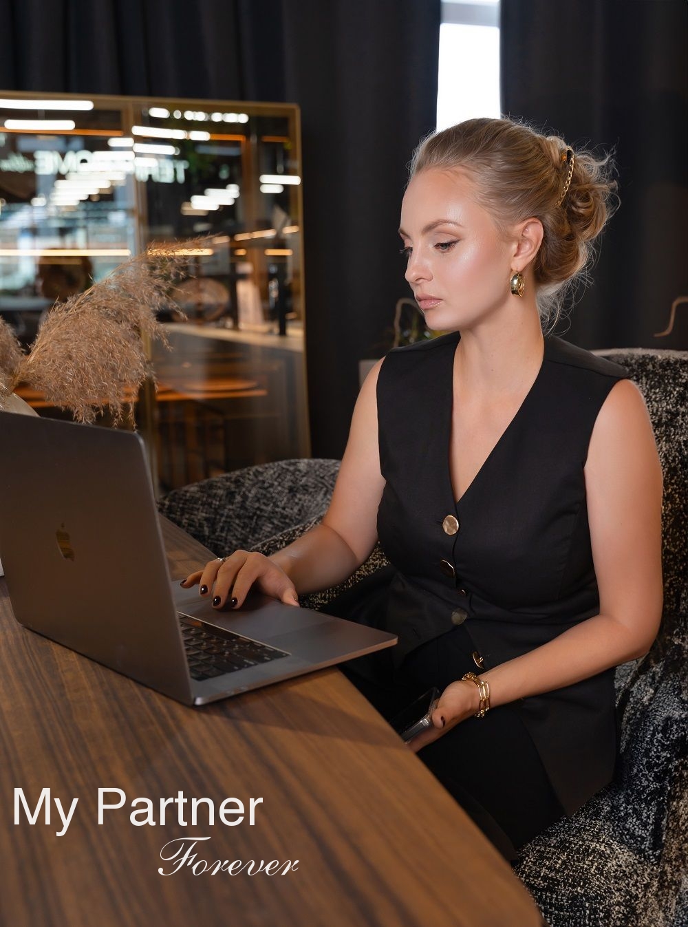 Dating Site to Meet Stunning Ukrainian Woman Alena from Ivano-Frankovsk, Ukraine