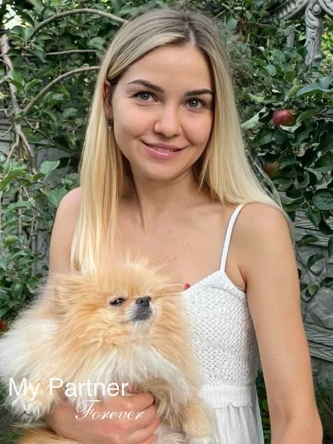 Dating Site to Meet Stunning Ukrainian Woman Alina from Dniepropetrovsk, Ukraine