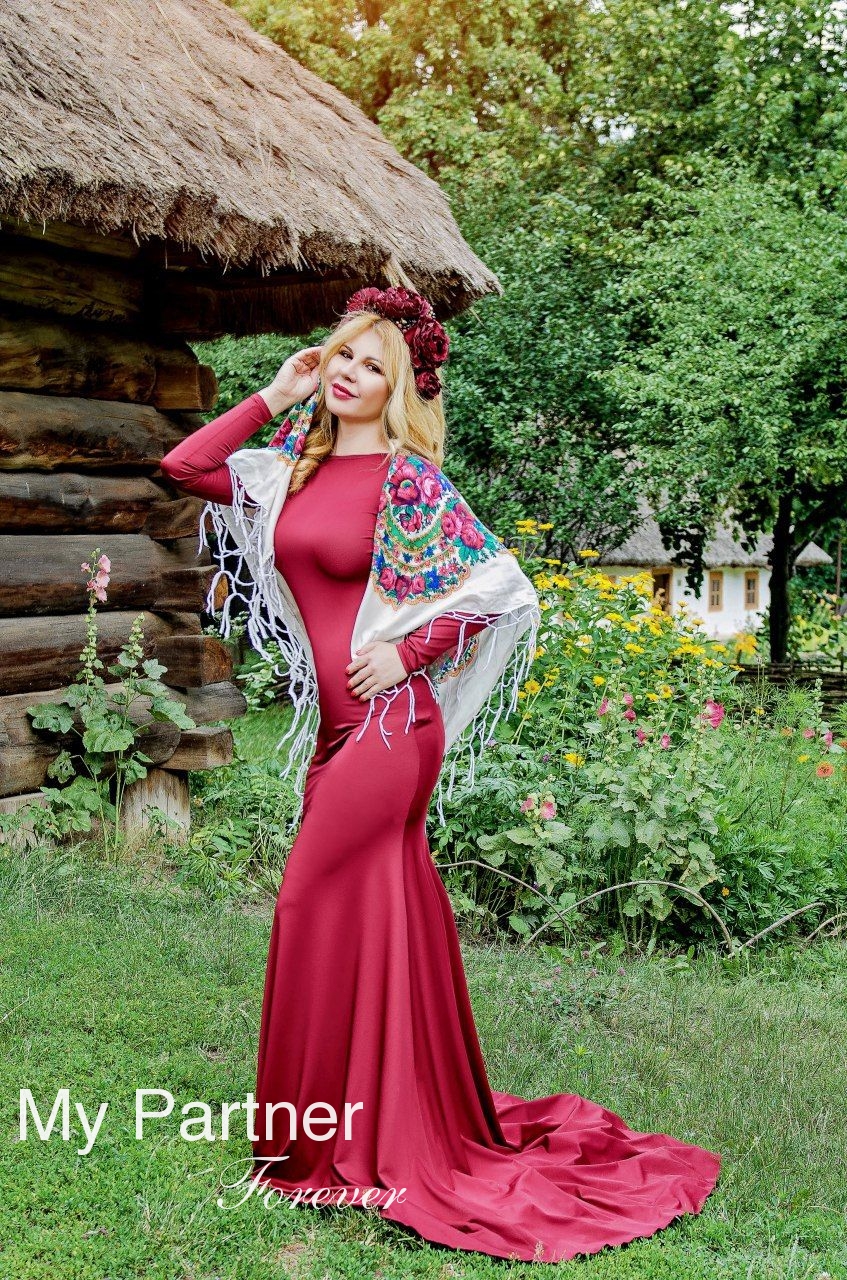 Dating Site to Meet Stunning Ukrainian Woman Veronika from Kiev, Ukraine